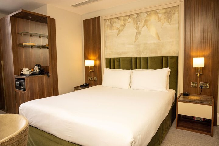 Room 95 of 249