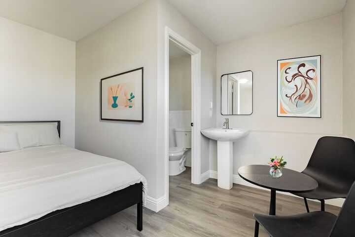 Room 6 of 18
