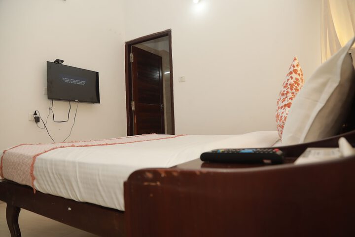 Room 5 of 15
