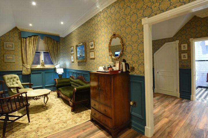 Room 16 of 42