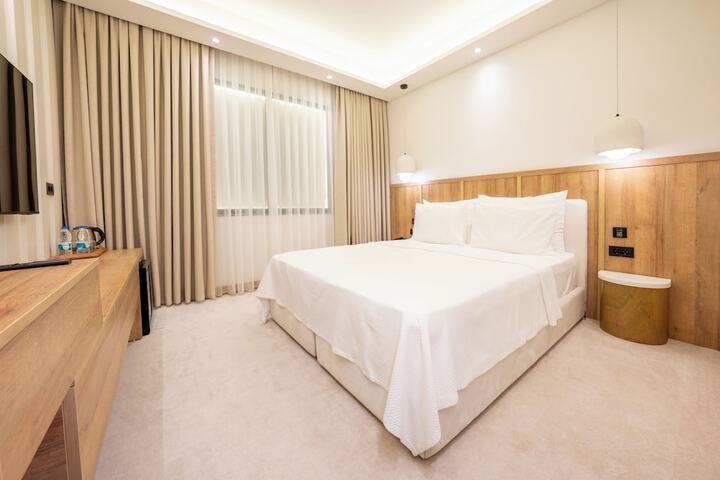 Room 18 of 37