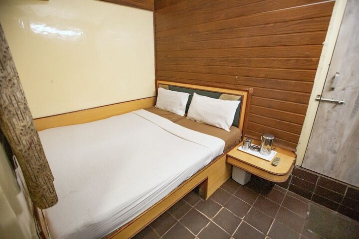 Room 9 of 15