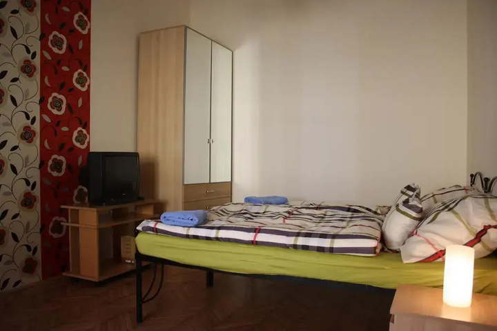Room 2 of 9