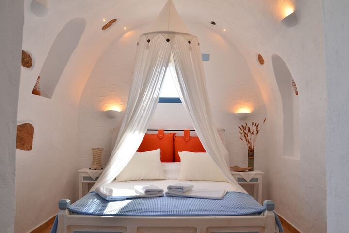 Room 2 of 55