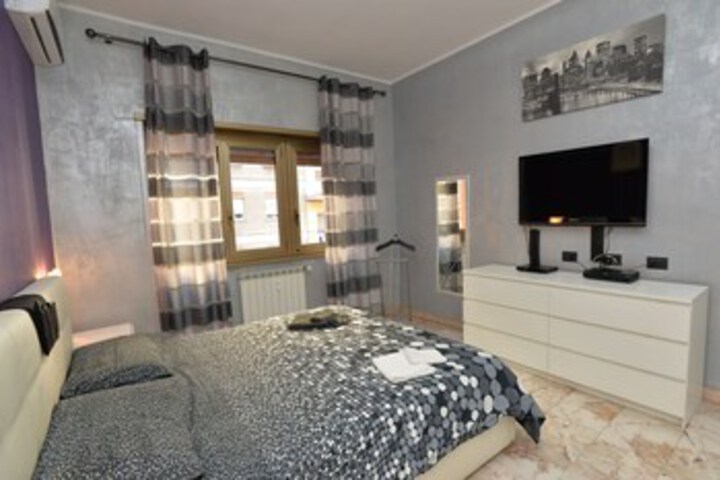 Room 10 of 18