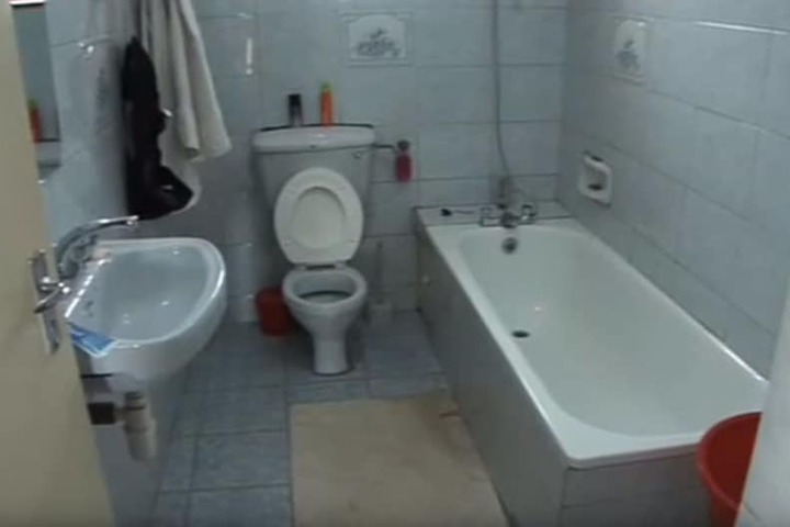 Room 10 of 18