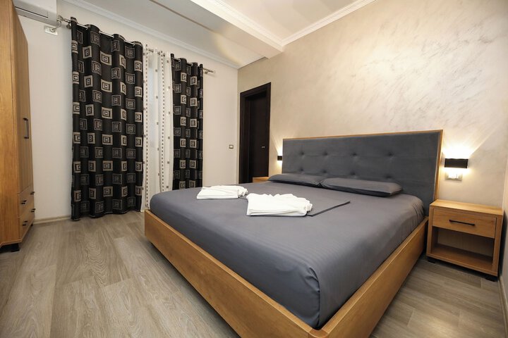 Room 12 of 99