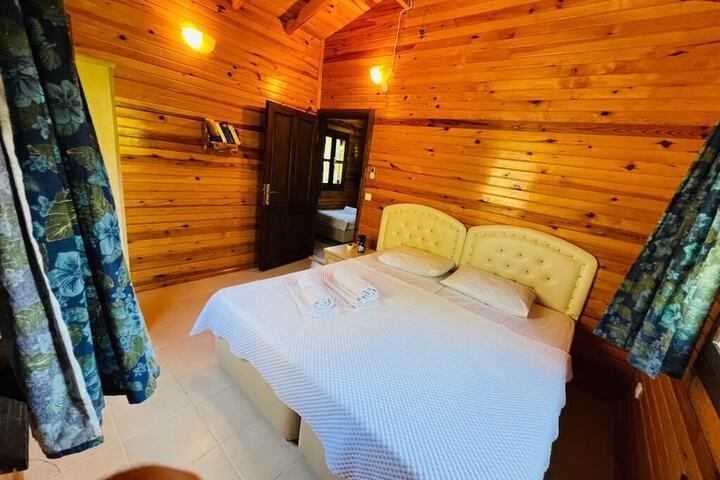 Room 8 of 48