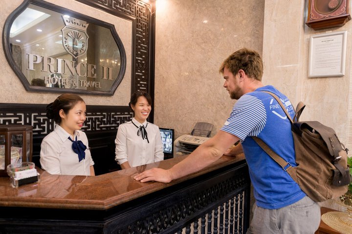 Check-in/check-out kiosk