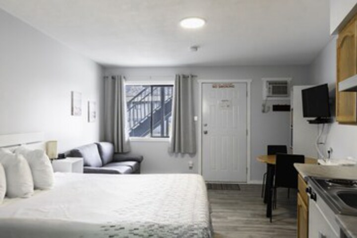 Room 4 of 147