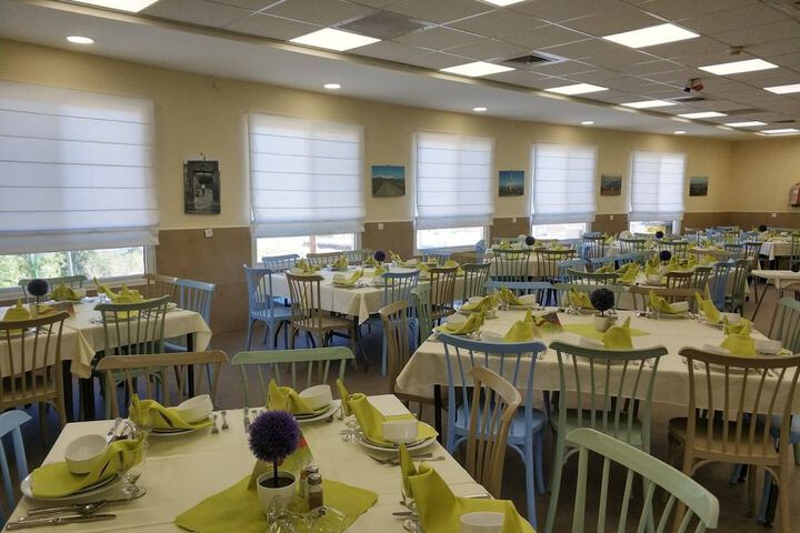 Dining 16 of 24