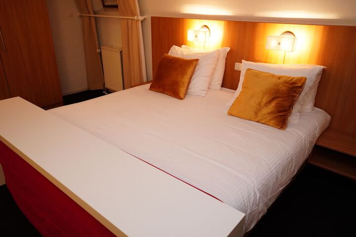 Room 34 of 65