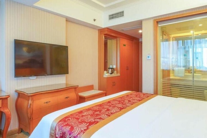 Room 6 of 37