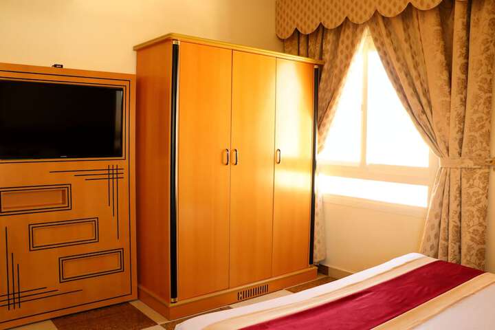 Room 6 of 32
