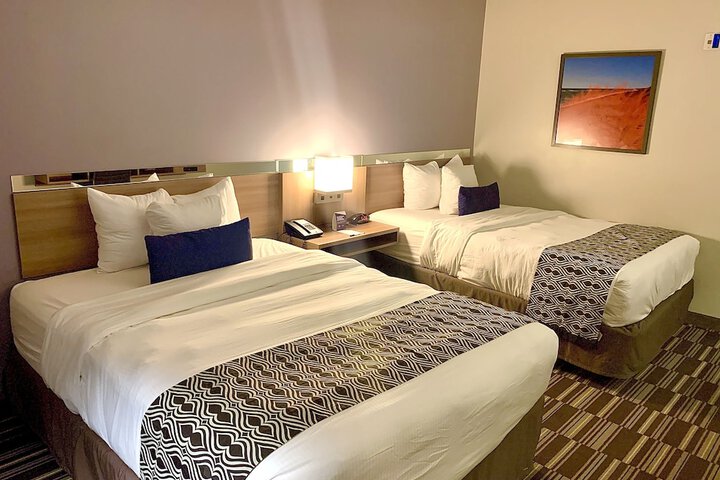 2 Queen Beds (13 of 14)
