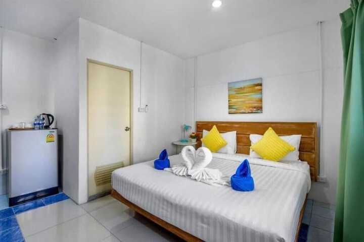 Room 6 of 28