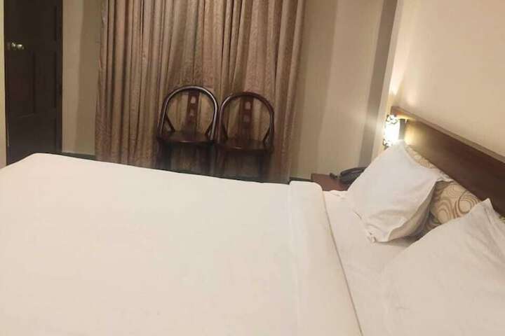 Room 8 of 18