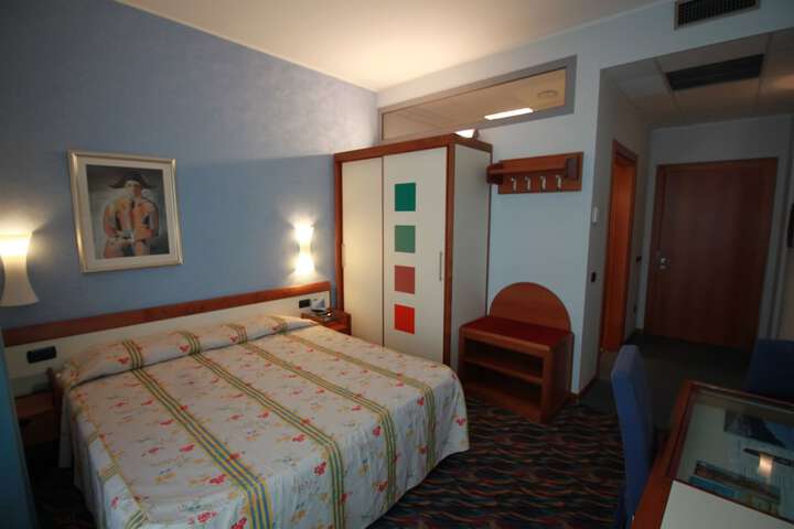Room 9 of 44