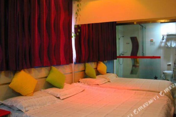 Stars 99 Motel (Shanghai Jiangwan Stadium Branch)
