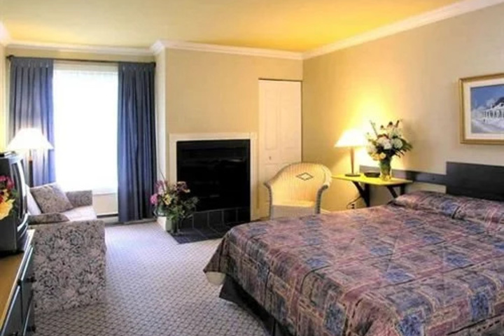 Room 6 of 14