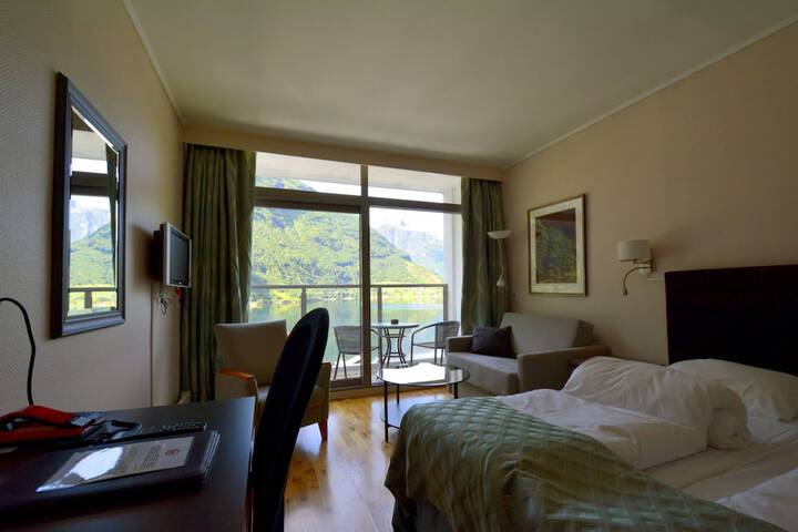 Room 25 of 62