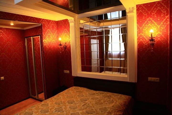 Room 11 of 48