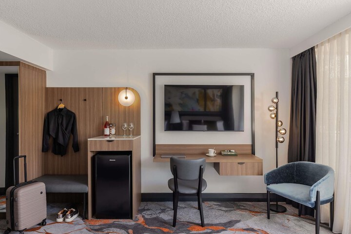 Room 34 of 150