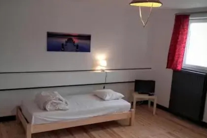 Room 4 of 12