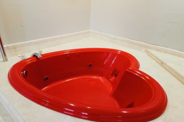 Hot Tub 26 of 38