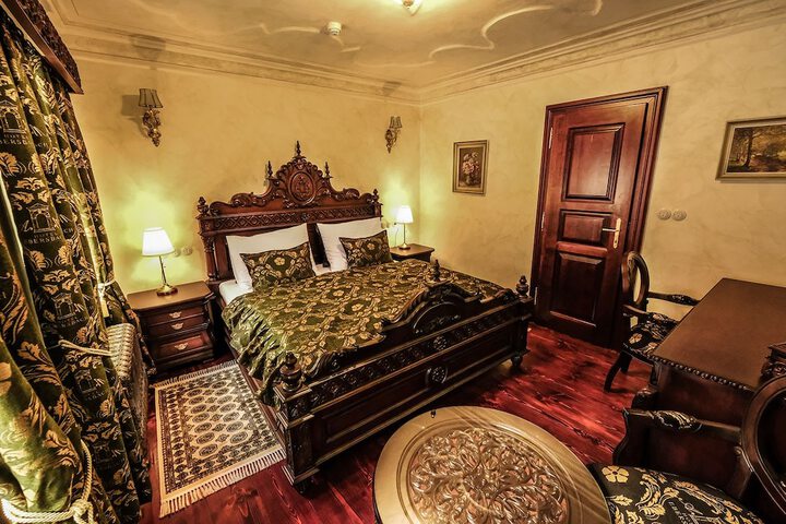 Room 14 of 183
