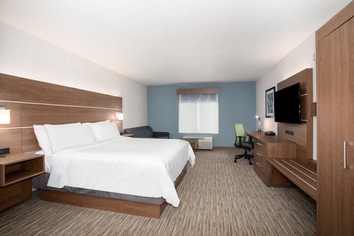 Standard | King Bed (4 of 9)