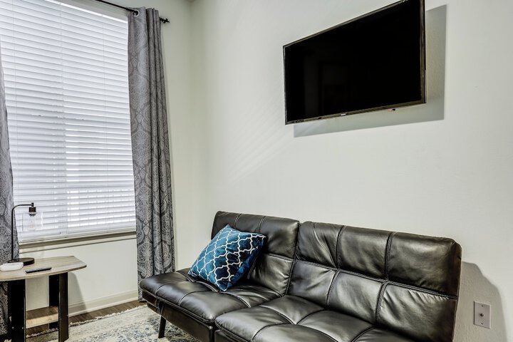Room 32 of 137