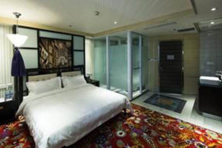 Room 7 of 26