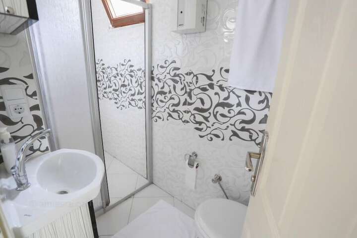 Room 16 of 27