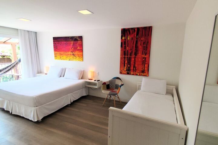 Room 52 of 158
