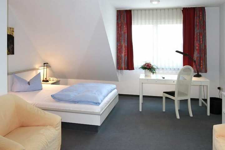 Room 2 of 6