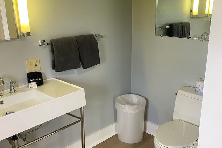 Room 128 of 205