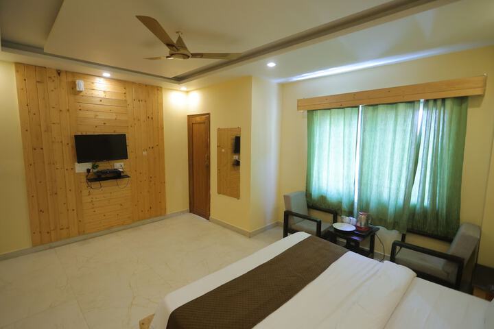 Room 11 of 28