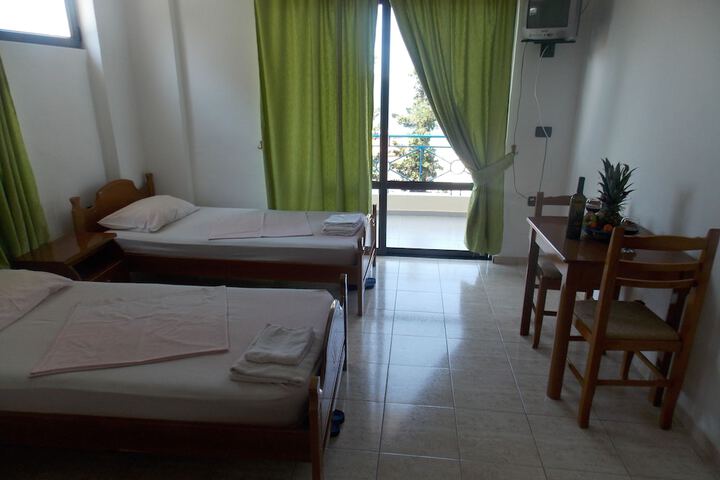 Room 8 of 63