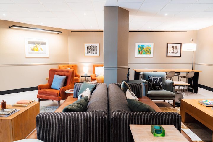Entrance & Lobby
