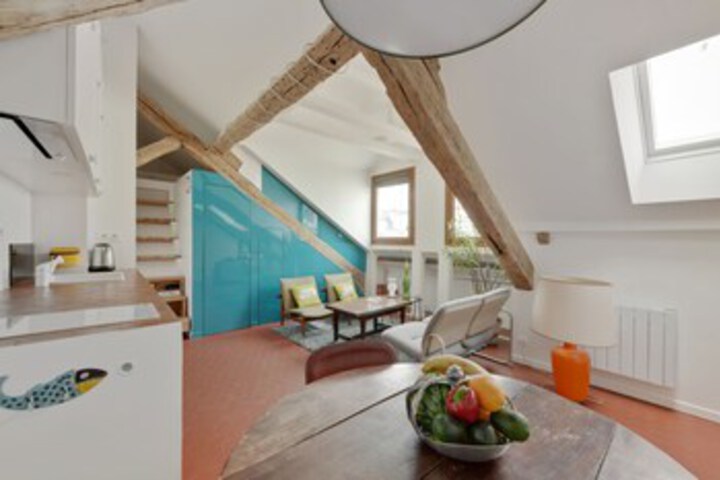 Room 6 of 12