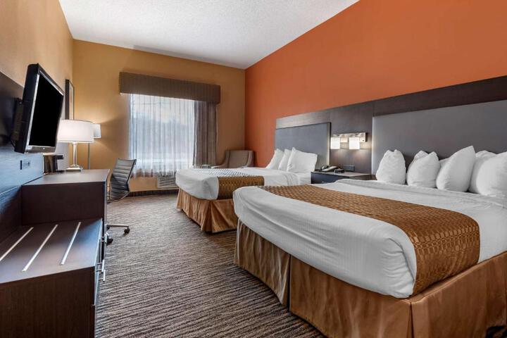 2 Queen Beds Refrigerator WiFi Full Breakfast (3 of 6)