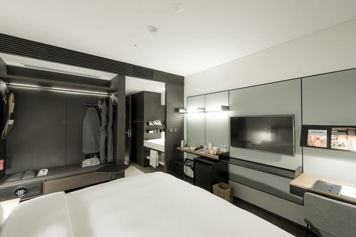 Room 13 of 78