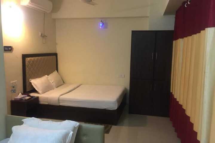 Room 9 of 44
