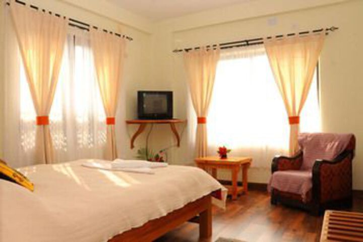 Room 6 of 16
