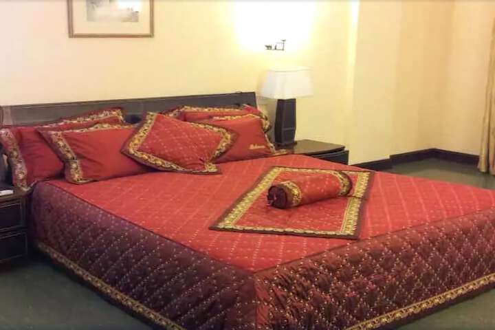 Room 9 of 34