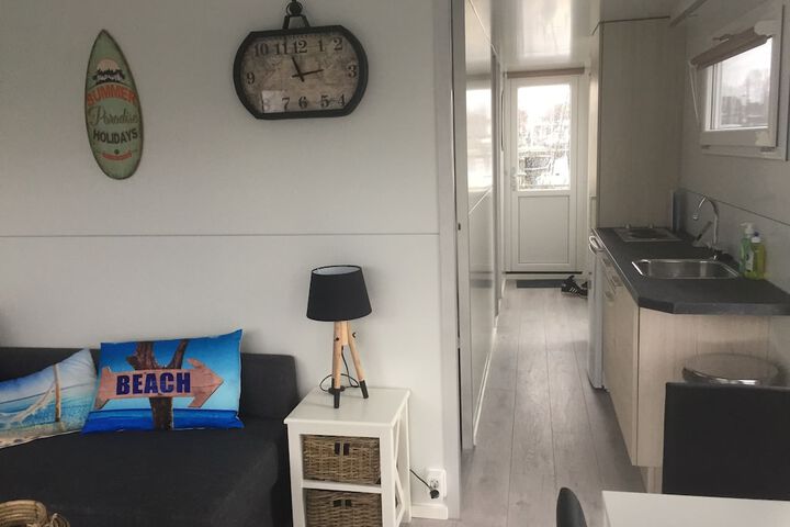 Room 6 of 50
