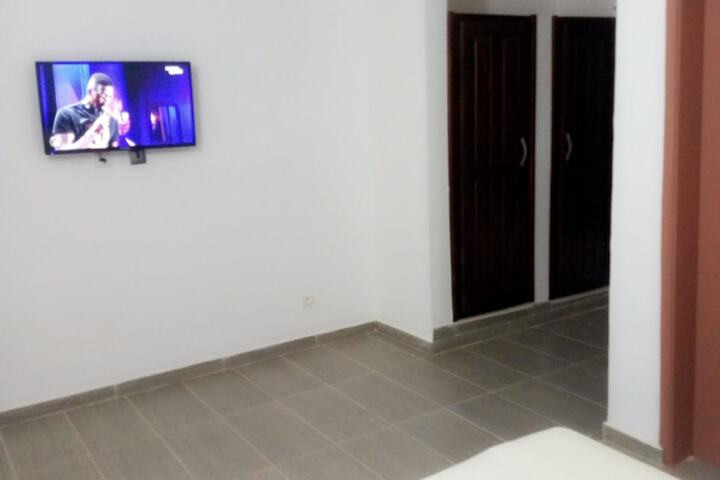 Room 8 of 32