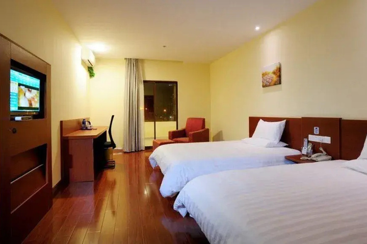 Room 7 of 8