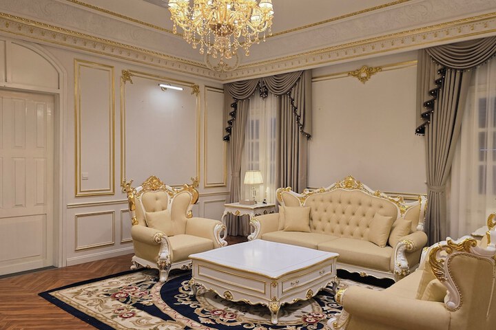 Room 7 of 99